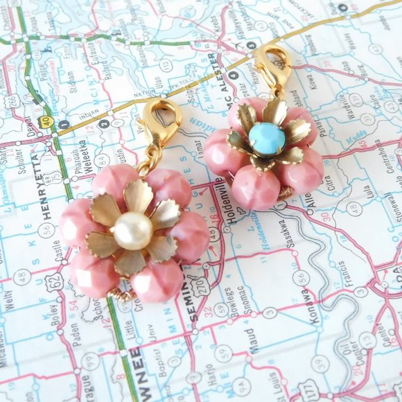 pair of pink beaded flower charms - Picture 2 of 4
